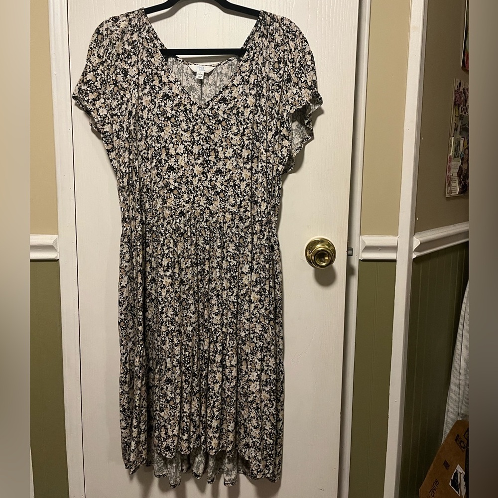 Time and Tru Black and Cream Floral Midi Dress